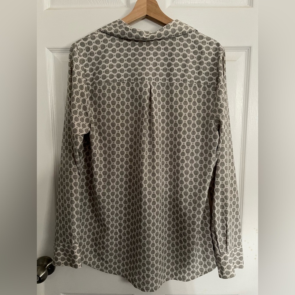 Button up shirt - Picture 2 of 2